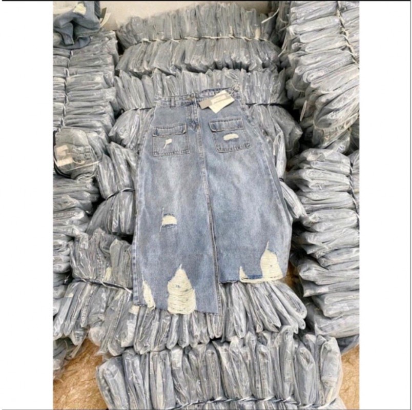 Chân Váy Jean Dài Rách Phối Túi Hộp Lưng Cao Xẻ Tà Trước Rách Gấu Cực Xinh - 449